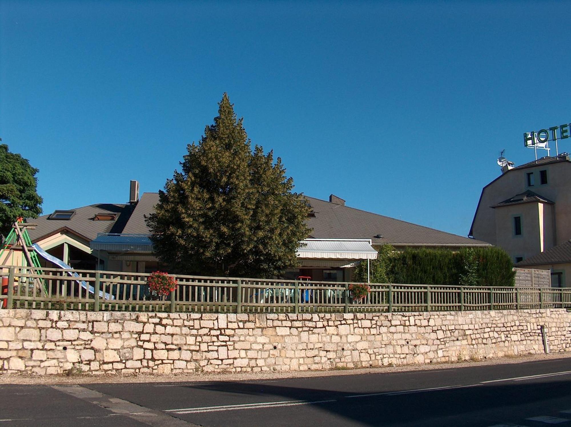 Hotel-Restaurant Le Calice Du Gevaudan - A75 Banassac Zewnętrze zdjęcie