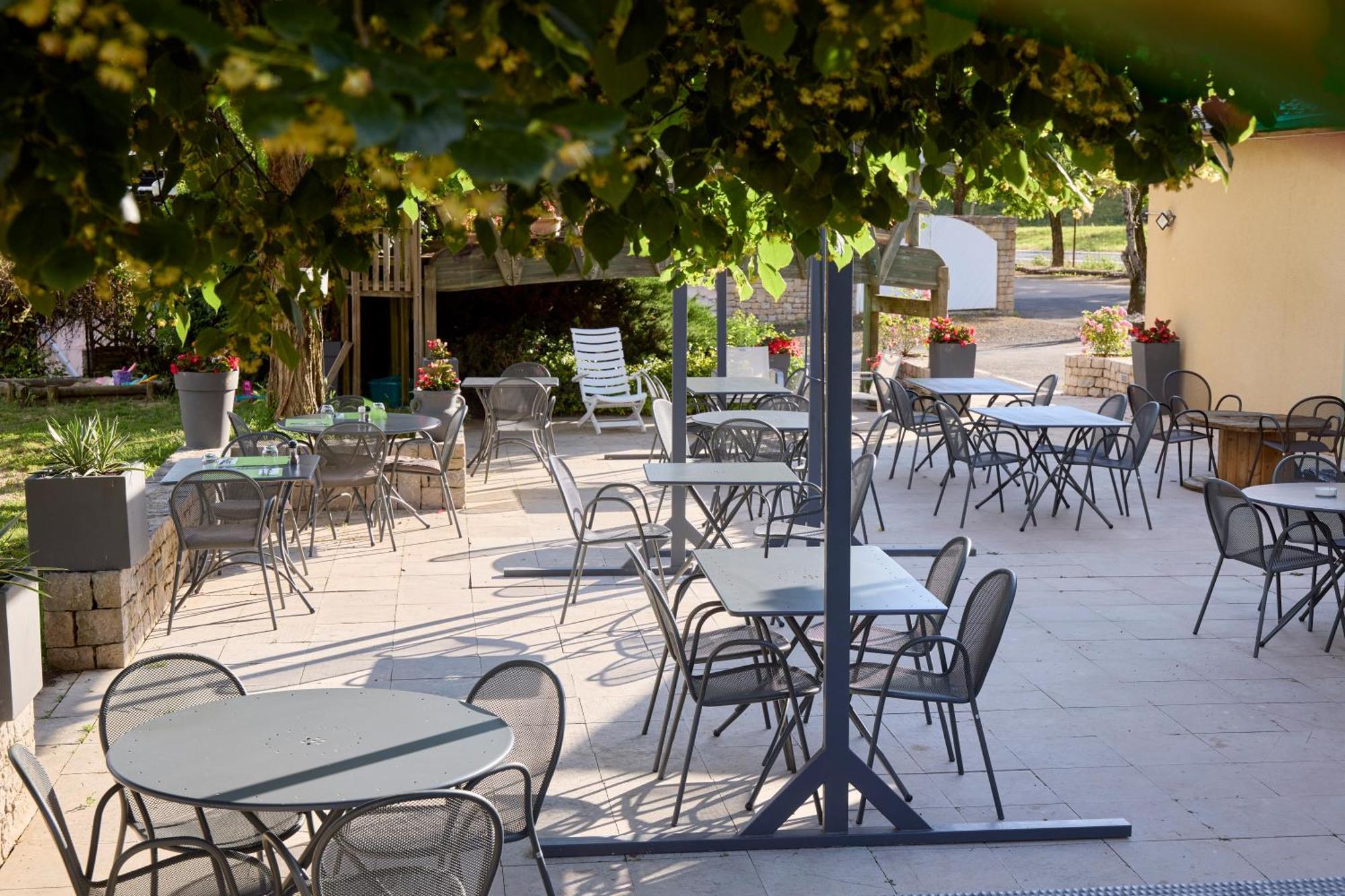 Hotel-Restaurant Le Calice Du Gevaudan - A75 Banassac Zewnętrze zdjęcie
