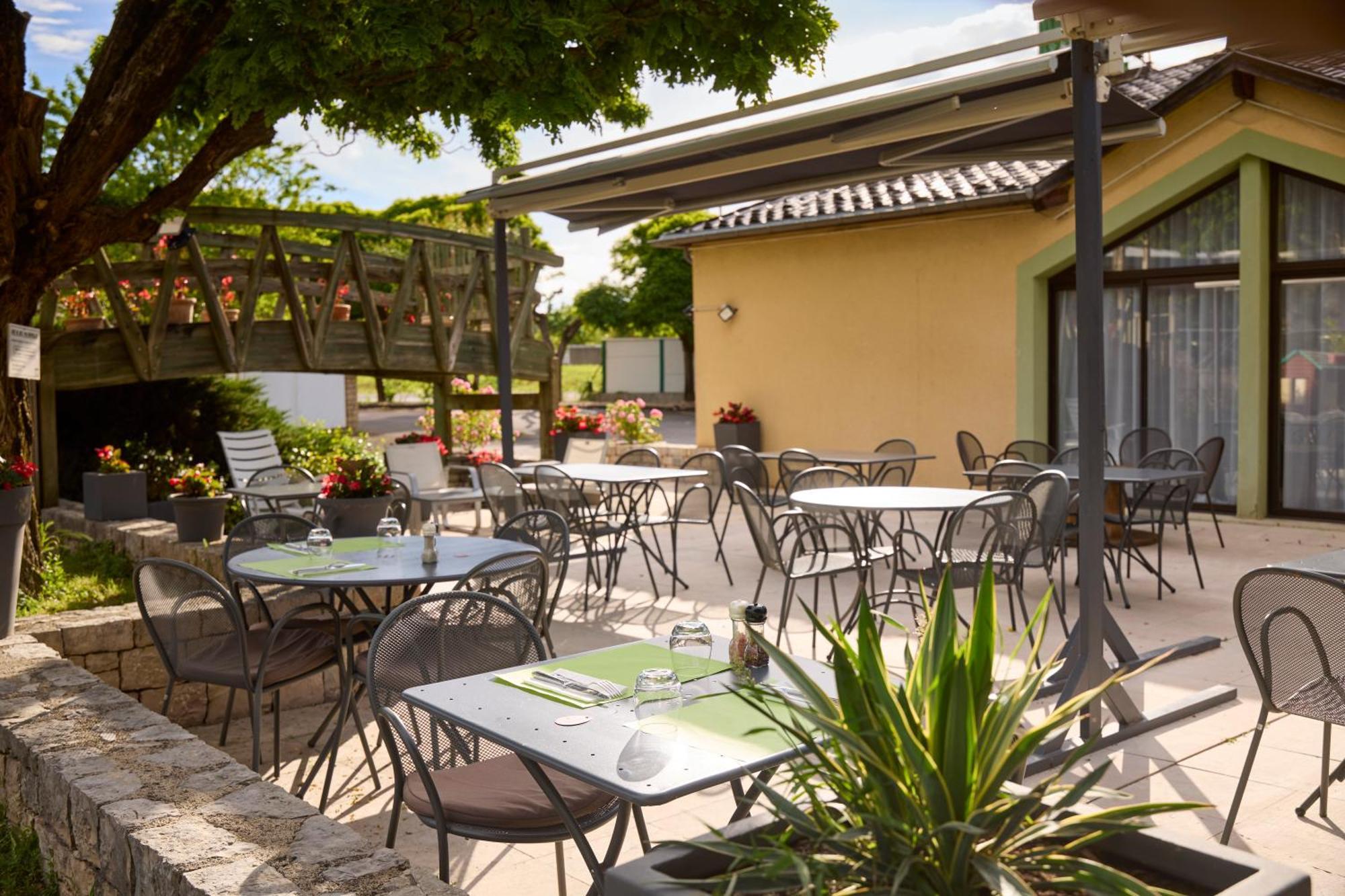 Hotel-Restaurant Le Calice Du Gevaudan - A75 Banassac Zewnętrze zdjęcie