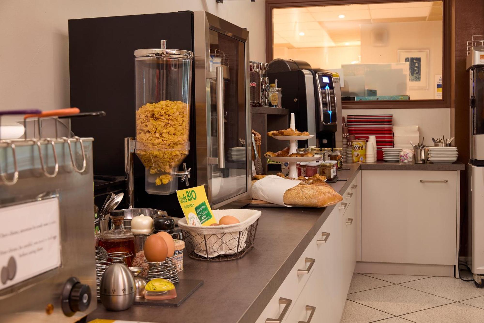 Hotel-Restaurant Le Calice Du Gevaudan - A75 Banassac Zewnętrze zdjęcie
