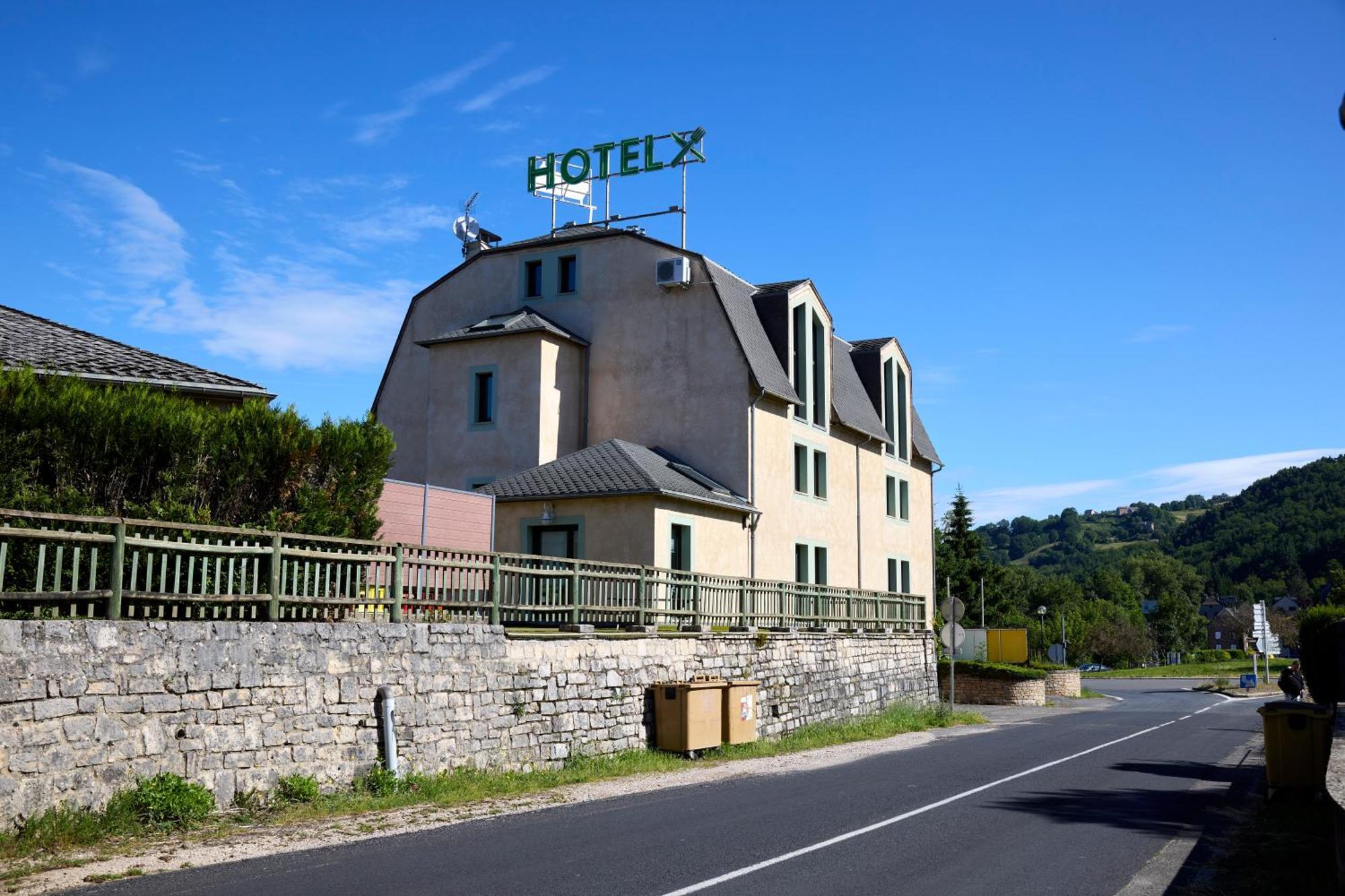 Hotel-Restaurant Le Calice Du Gevaudan - A75 Banassac Zewnętrze zdjęcie