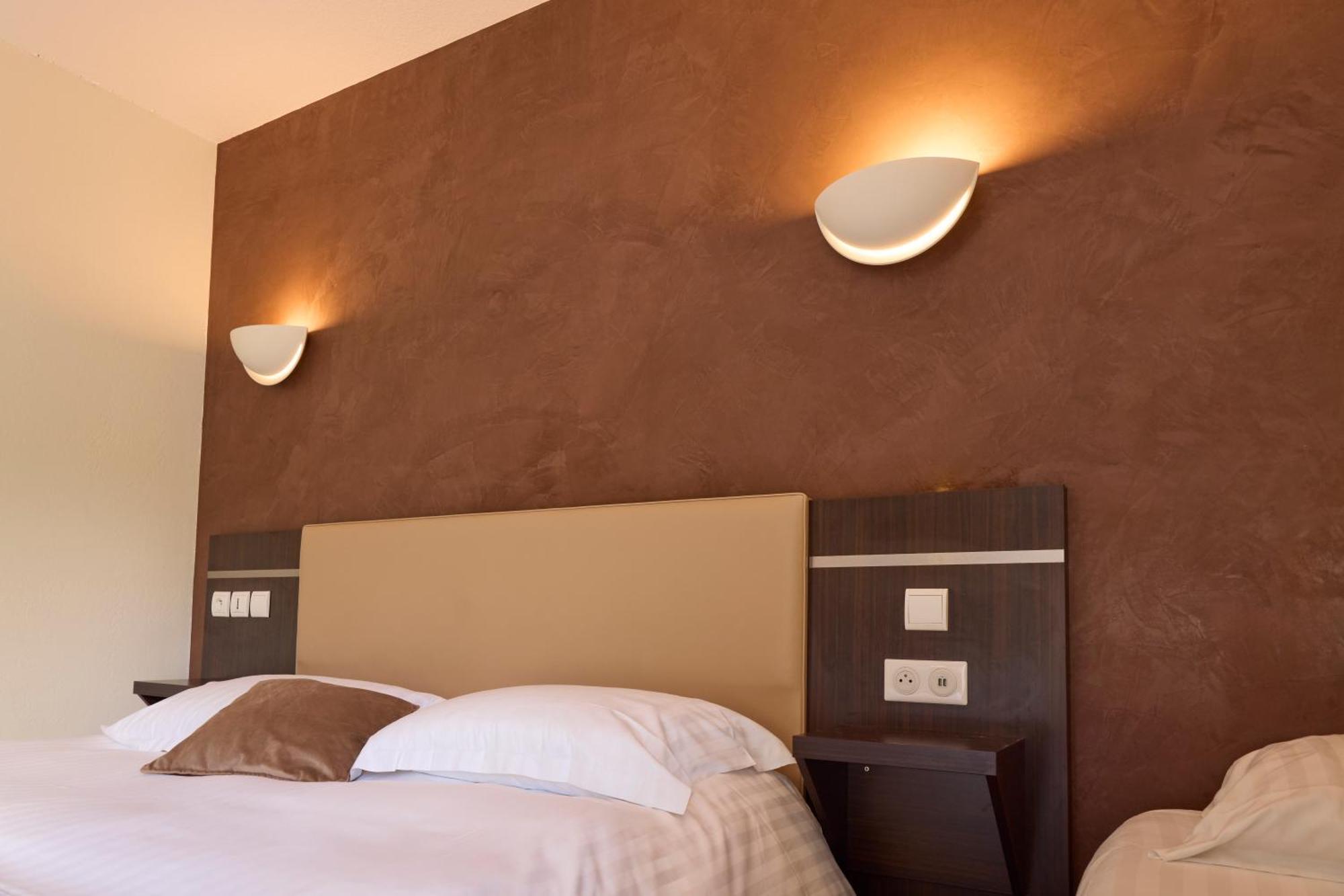 Hotel-Restaurant Le Calice Du Gevaudan - A75 Banassac Zewnętrze zdjęcie
