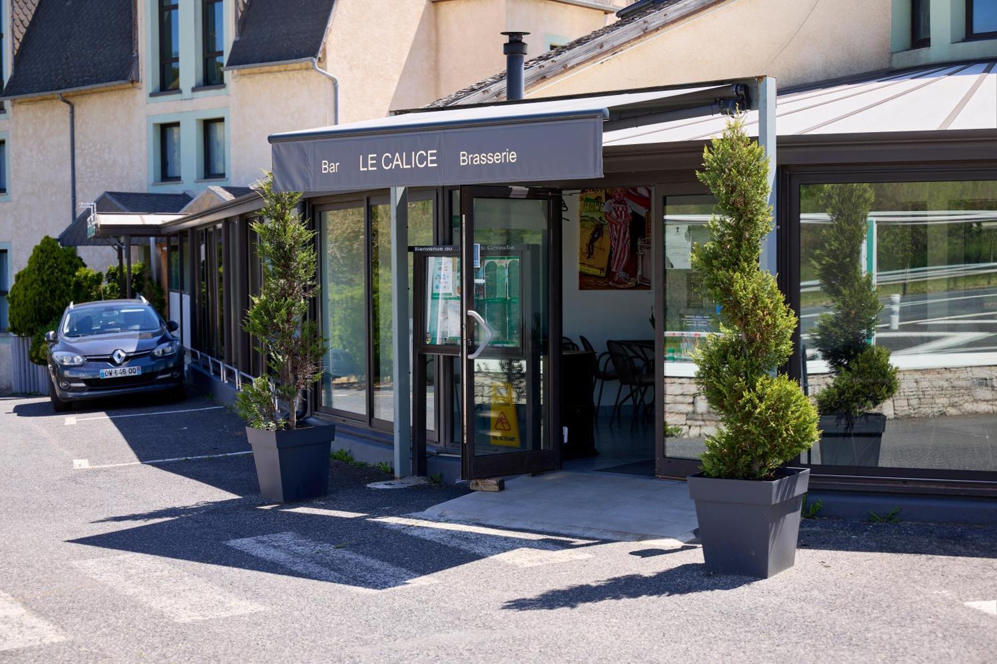 Hotel-Restaurant Le Calice Du Gevaudan - A75 Banassac Zewnętrze zdjęcie