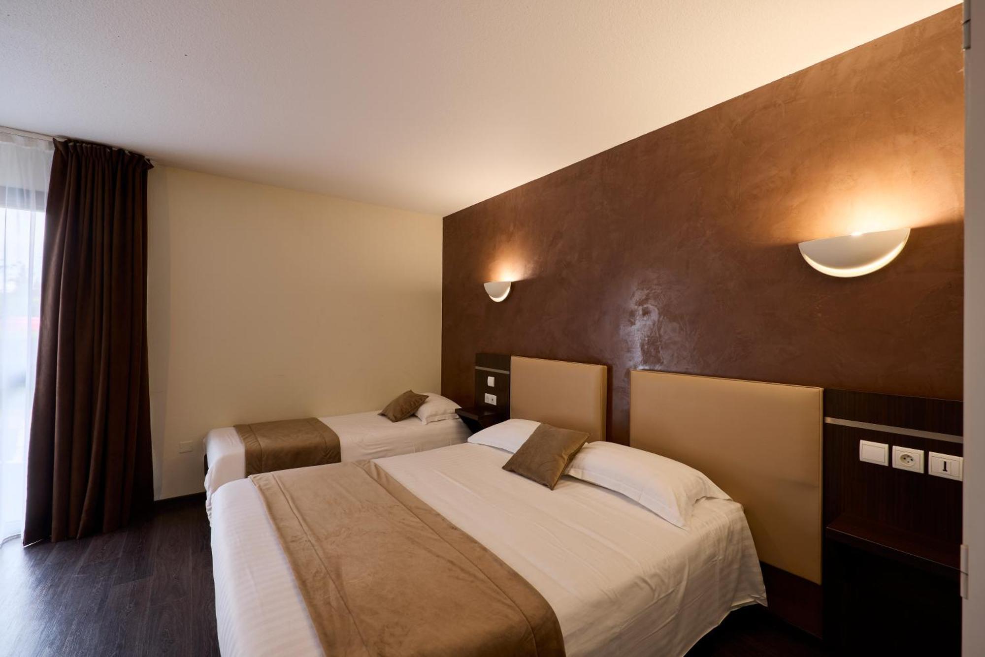 Hotel-Restaurant Le Calice Du Gevaudan - A75 Banassac Zewnętrze zdjęcie