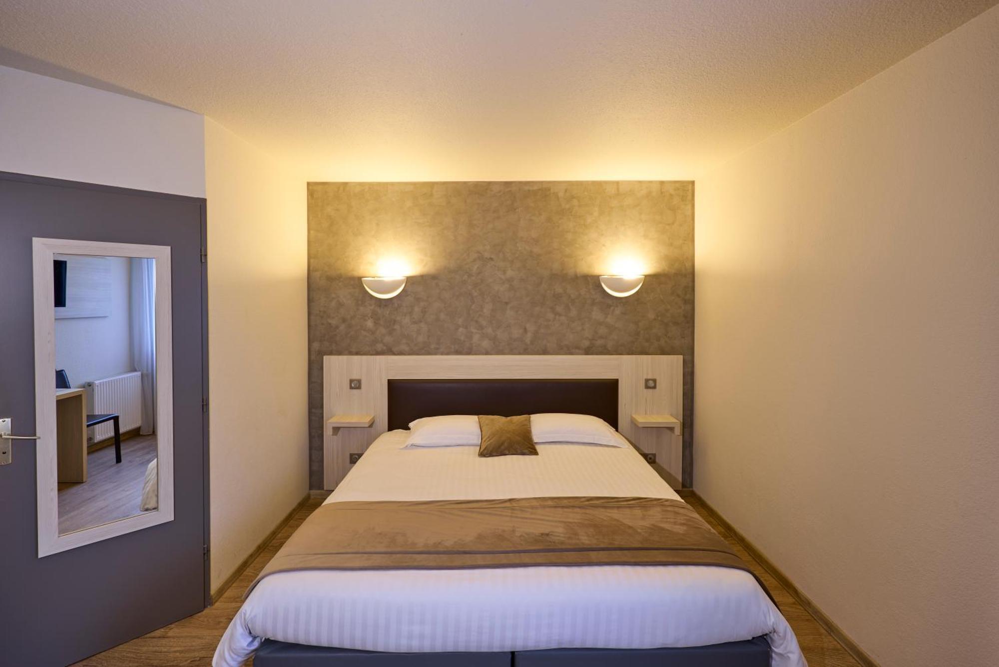 Hotel-Restaurant Le Calice Du Gevaudan - A75 Banassac Zewnętrze zdjęcie