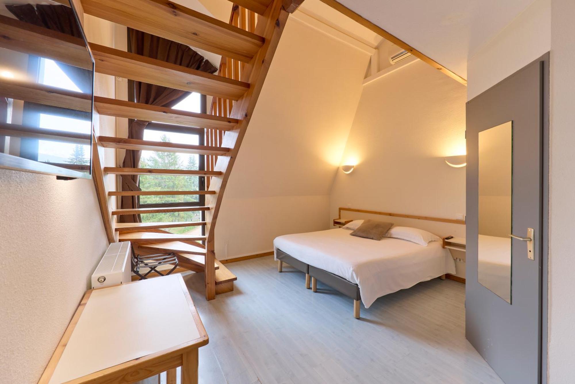 Hotel-Restaurant Le Calice Du Gevaudan - A75 Banassac Zewnętrze zdjęcie
